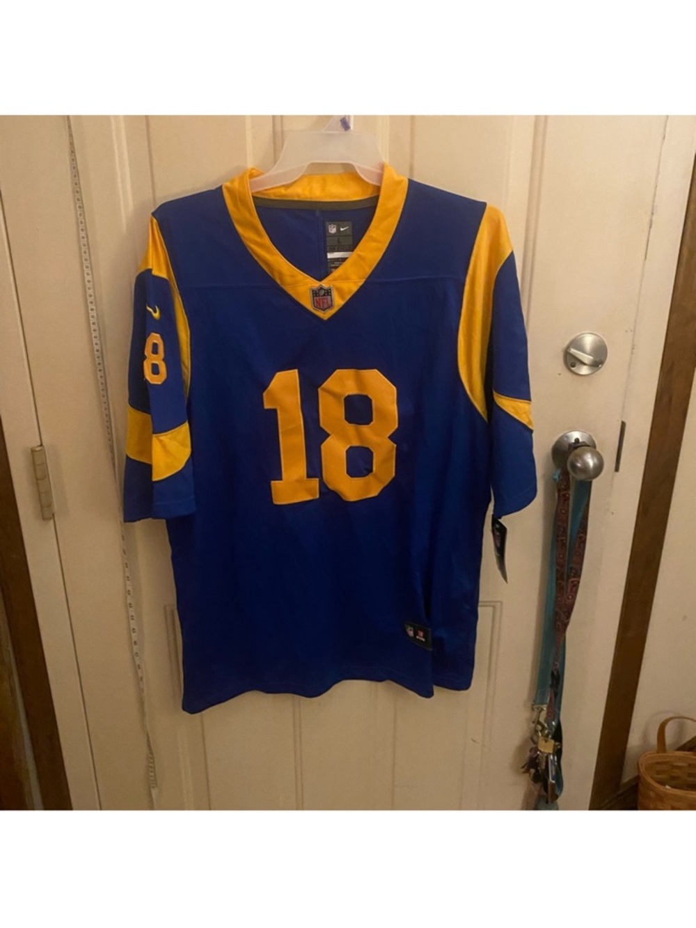 Blue LA Rams 18 Kupp Football Jersey Large Blue
No yellow only Blue 8/16